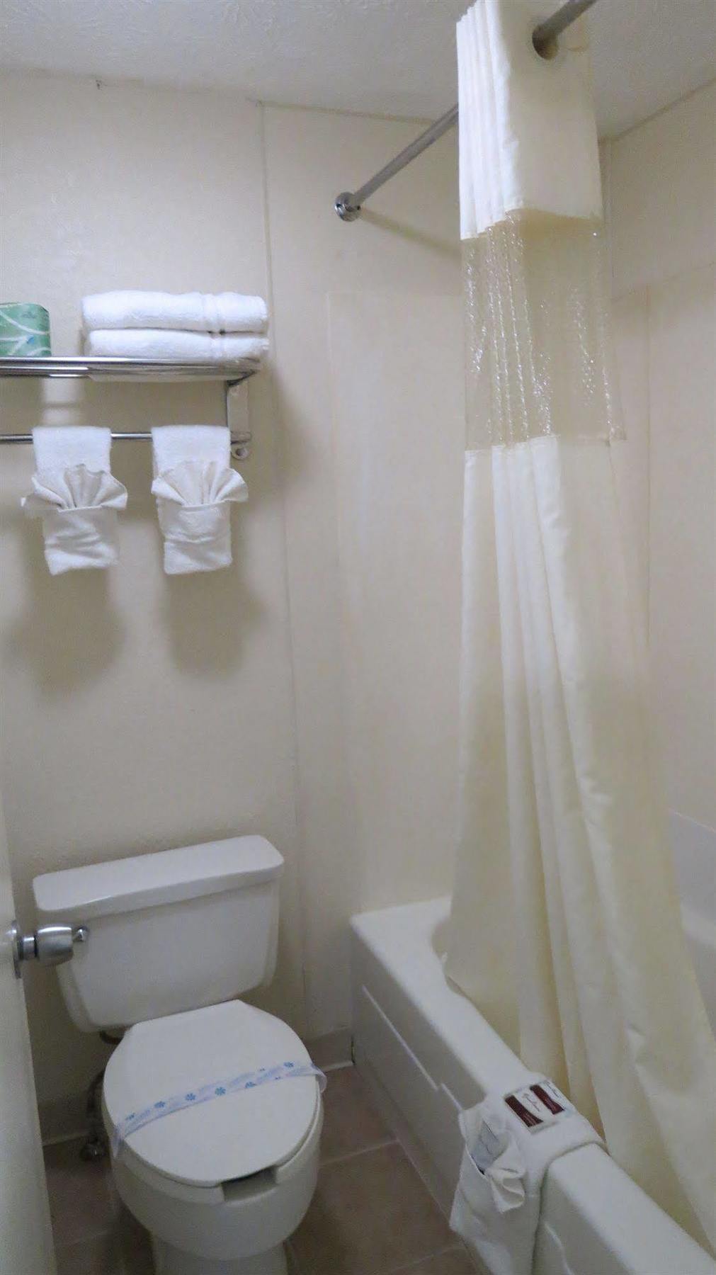 Budget Host Airport Inn Waterville Zewnętrze zdjęcie